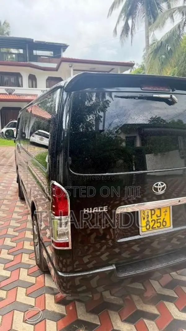 Toyota TRH 200 2016 Van (Used)