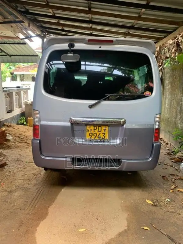 Nissan E25 2001 Van (Used)