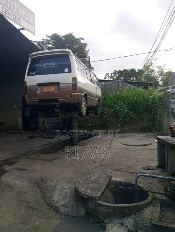 Toyota RH20 Hiace 1983 Van (Used)