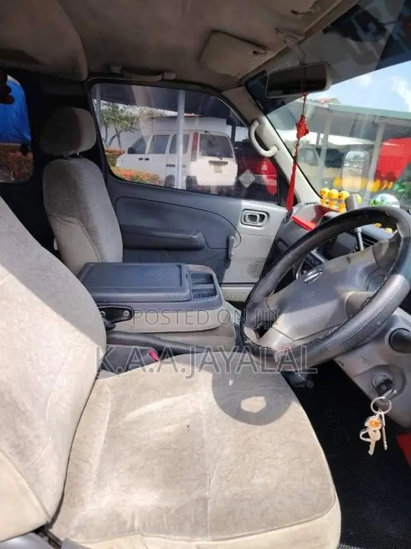 Nissan E25 2007 Van (Used)