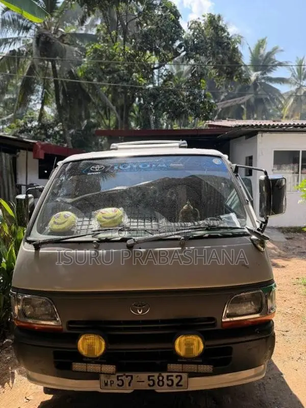Toyota Dolphin 1991 Van (Used)