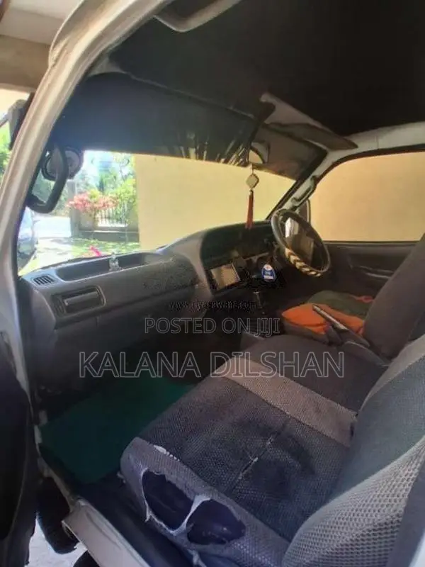 Toyota Dolphin 1994 Van (Used)