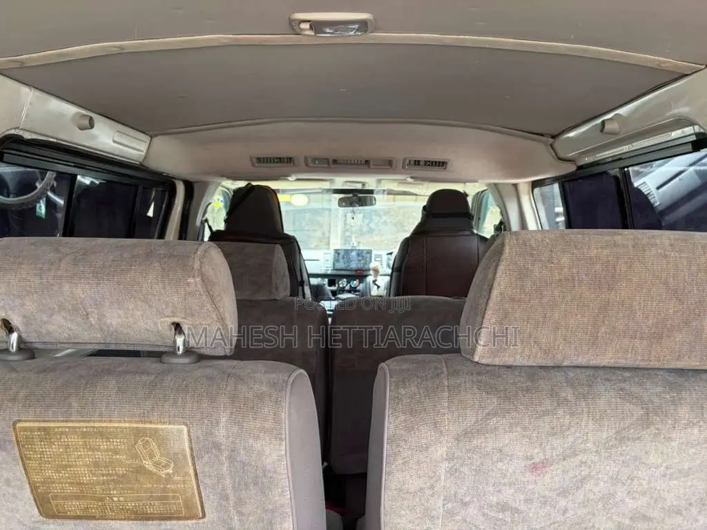 Toyota TRH 2013 Van (Used)