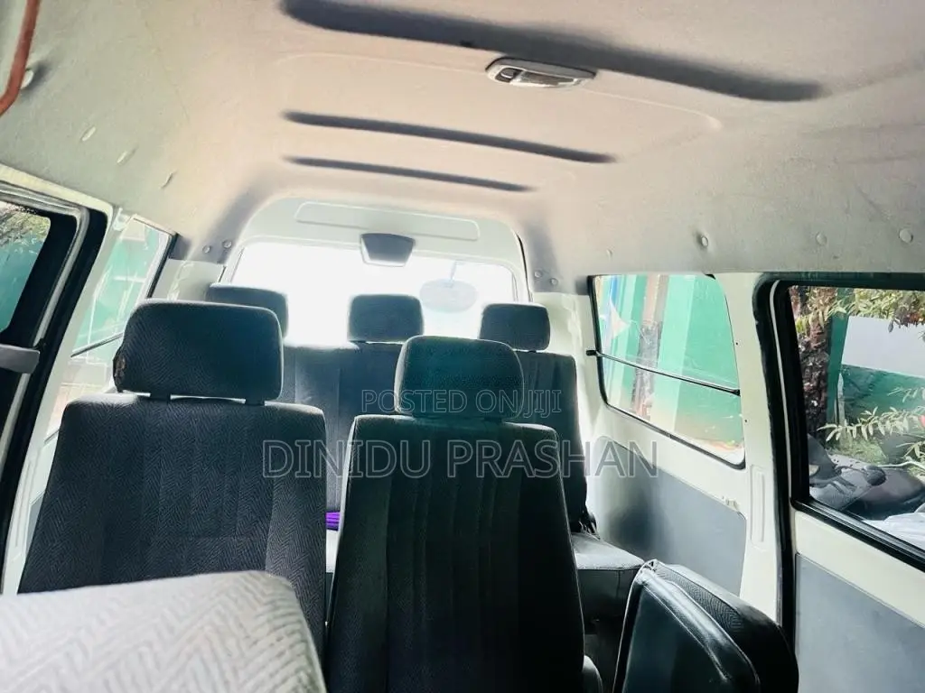 Toyota Noah 2004 Van (Used)