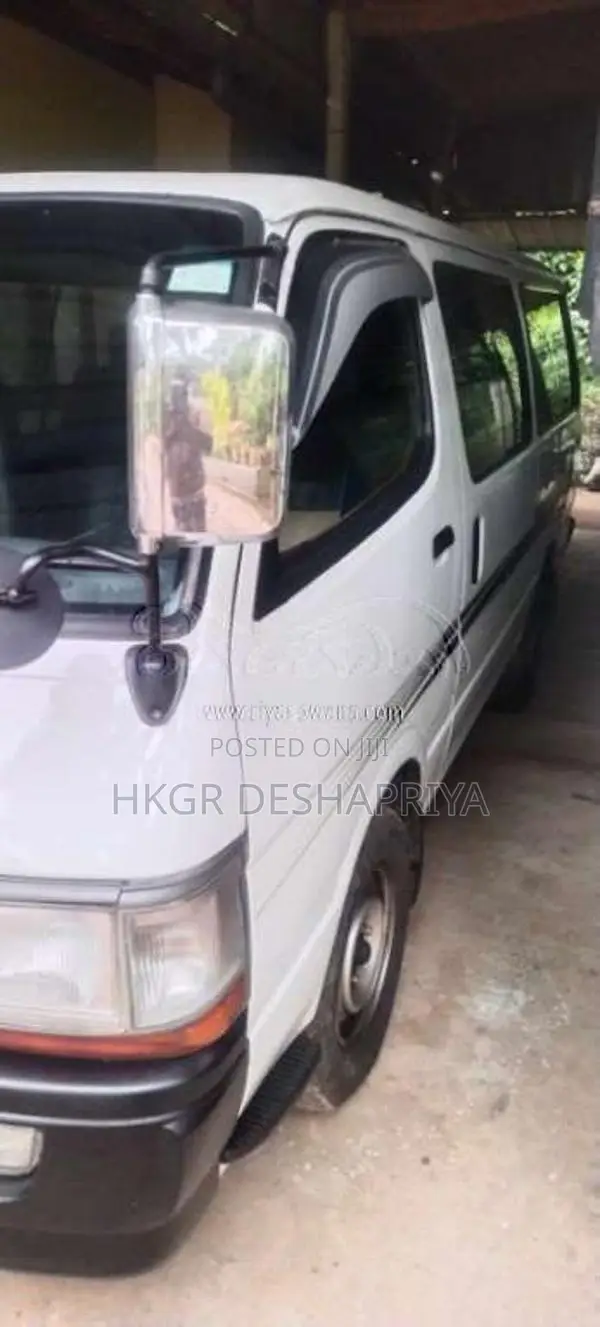 Toyota Dolphin 1991 Van (Used)