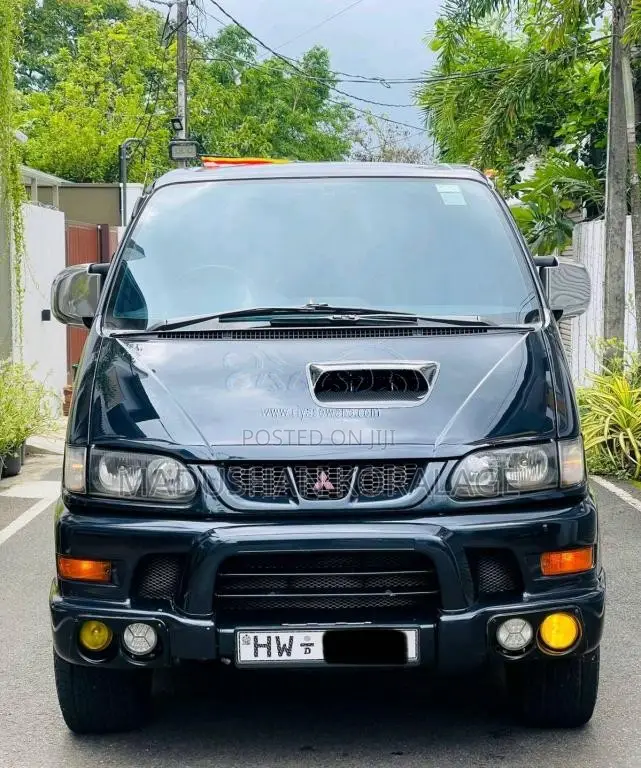Mitsubishi L400 2004 Van (Used)