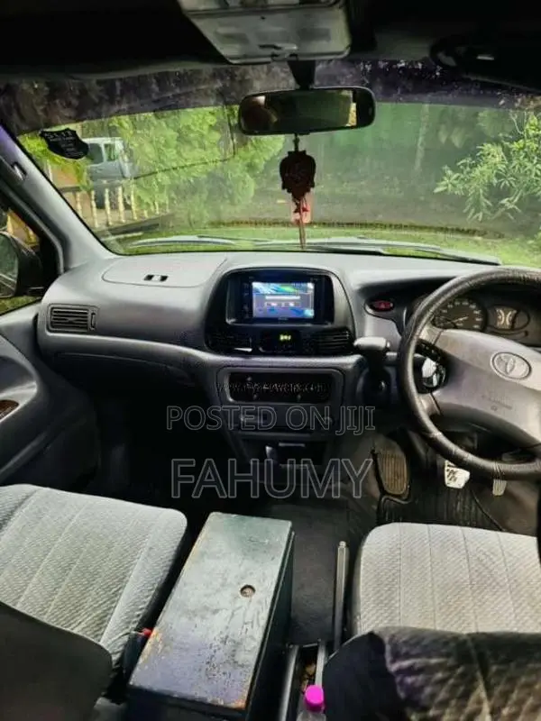Toyota Noah 1999 Van (Used)