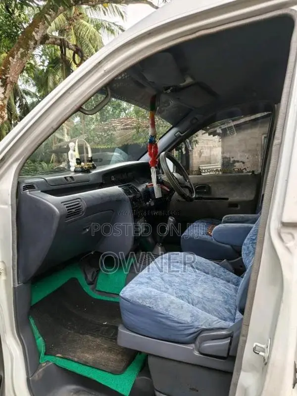 Toyota Noah Kr42 2004 Van (Used)