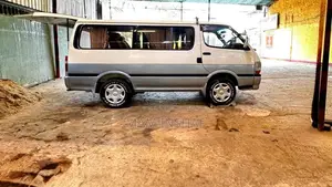Toyota Dolphin 109 1993 Van (Used)