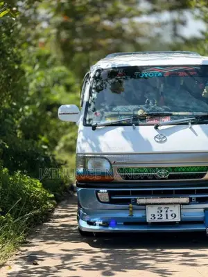 Toyota Dolphin 1991 Van (Used)