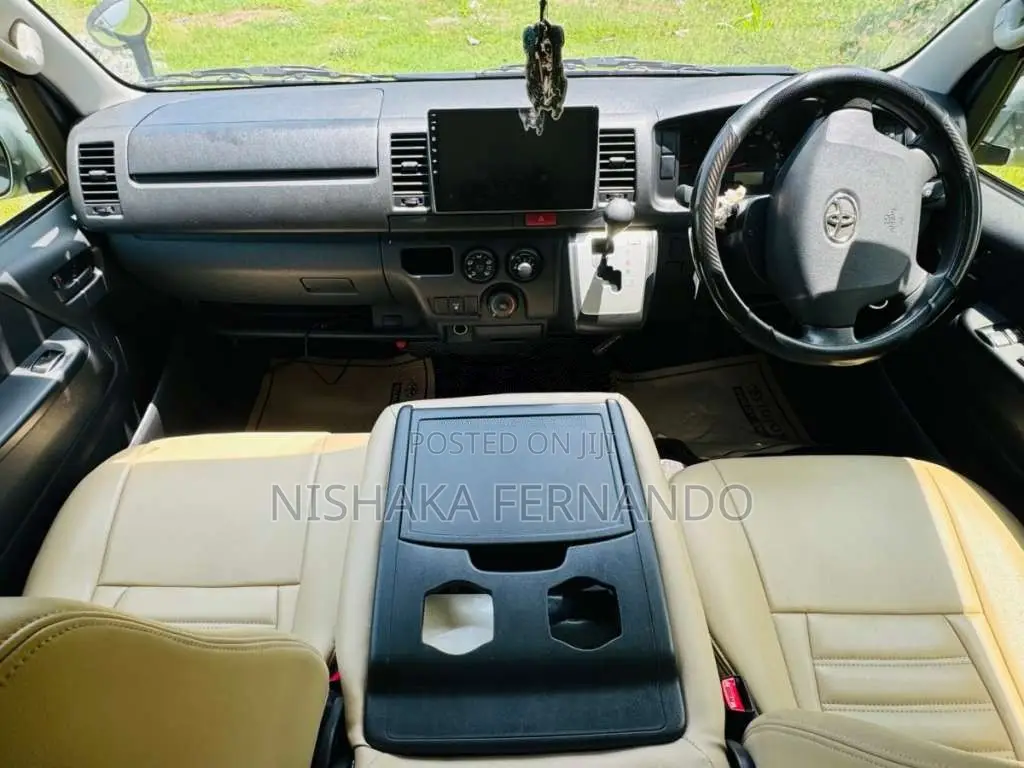 Toyota KDH 2016 Van (Used)