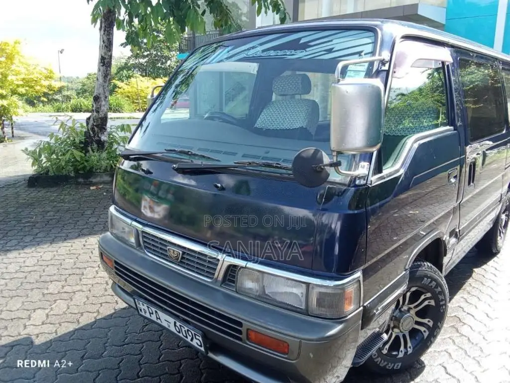 Nissan Caravan 2001 Van (Used)