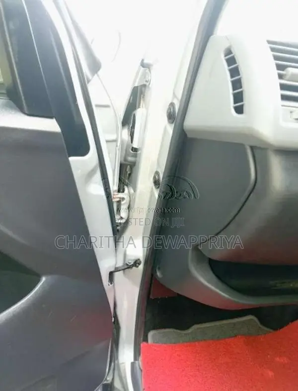 Toyota KDH 200 2004 Van (Used)