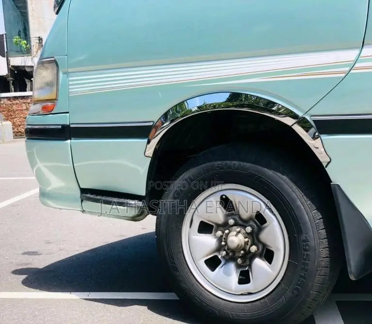 Toyota Dolphin 2002 Van (Used)