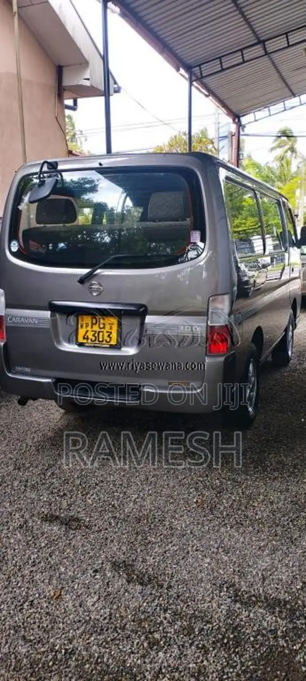 Nissan E25 2011 Van (Used)