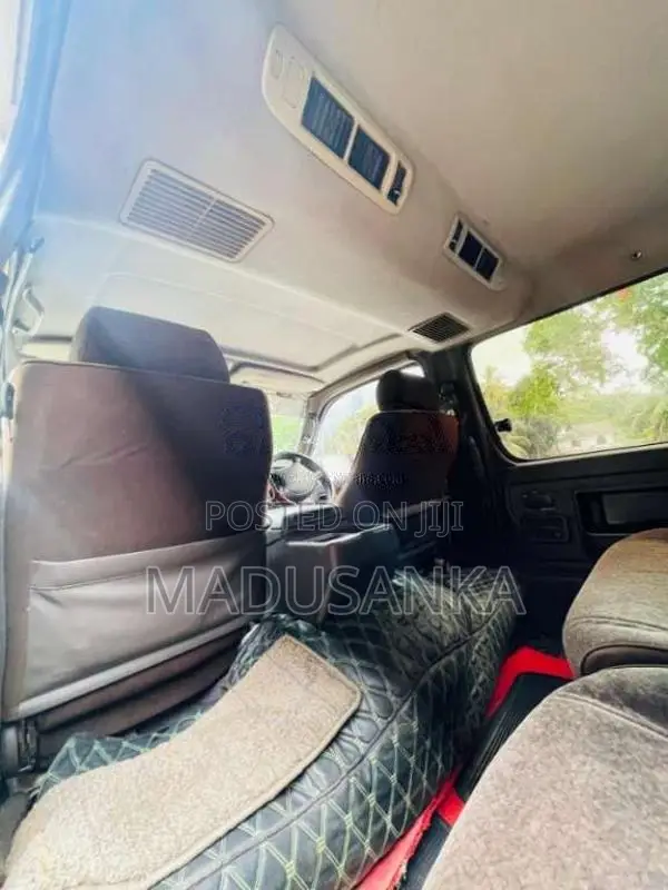 Toyota Dolphin 2000 Van (Used)