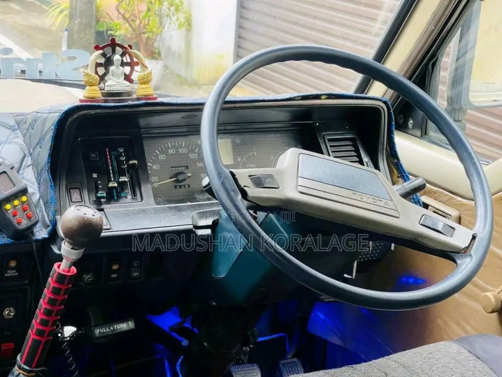 Toyota Shell 1991 Van (Used)