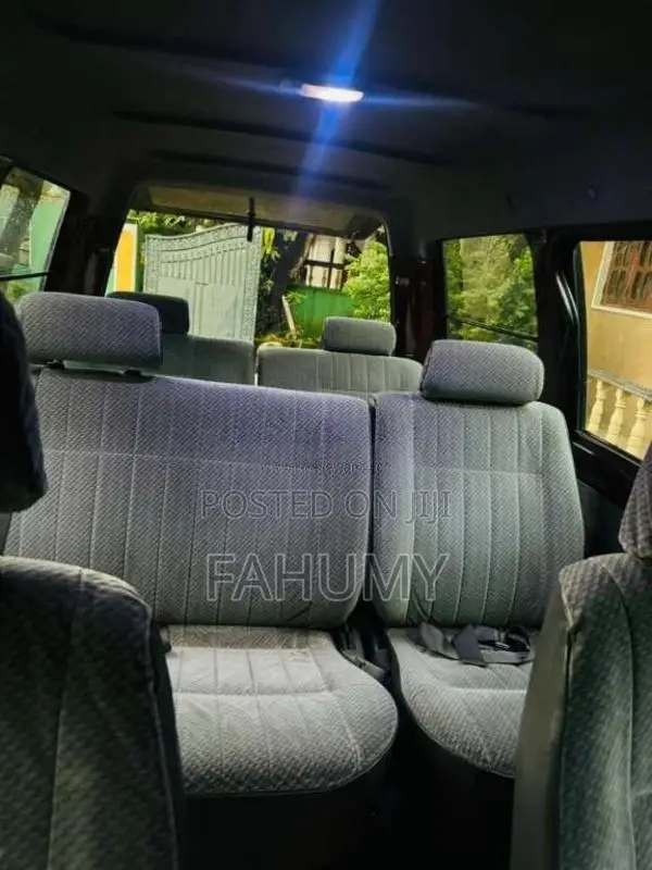 Toyota Noah 1999 Van (Used)
