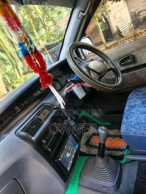 Toyota Noah Kr42 2004 Van (Used)