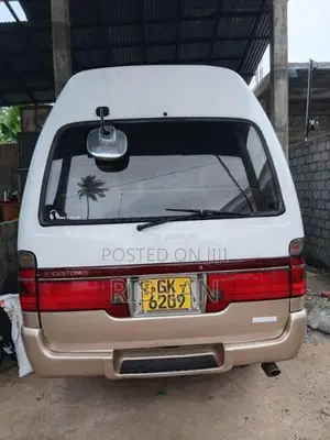 Toyota Dolphin High Roof 2008 Van (Used)