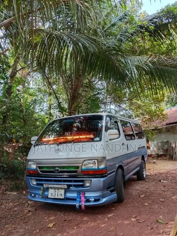 Toyota Dolphin 1991 Van (Used)