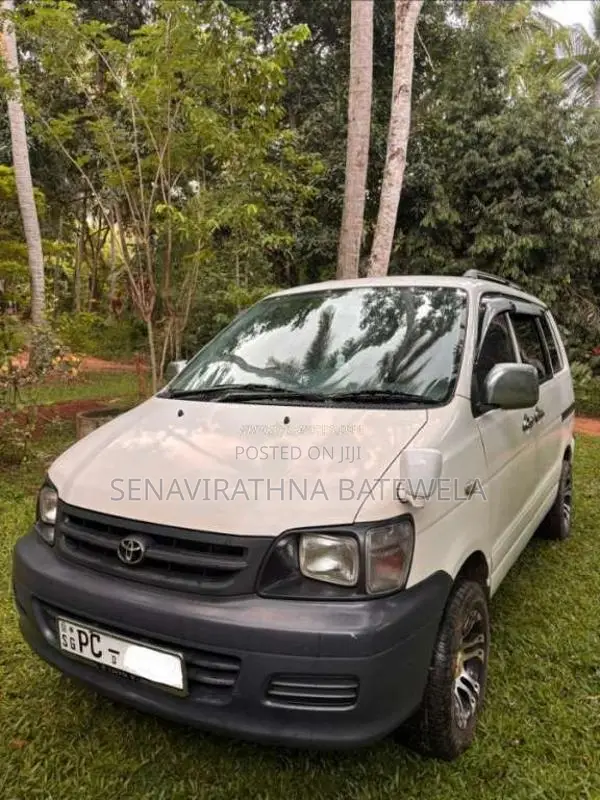 Toyota CR42 2004 Van (Used)