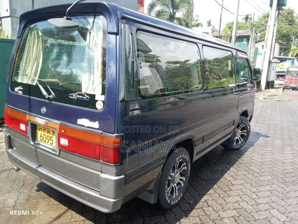 Nissan Caravan 2001 Van (Used)