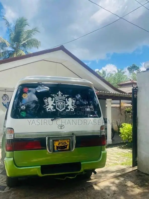Toyota Dolphin 1993 Van (Used)