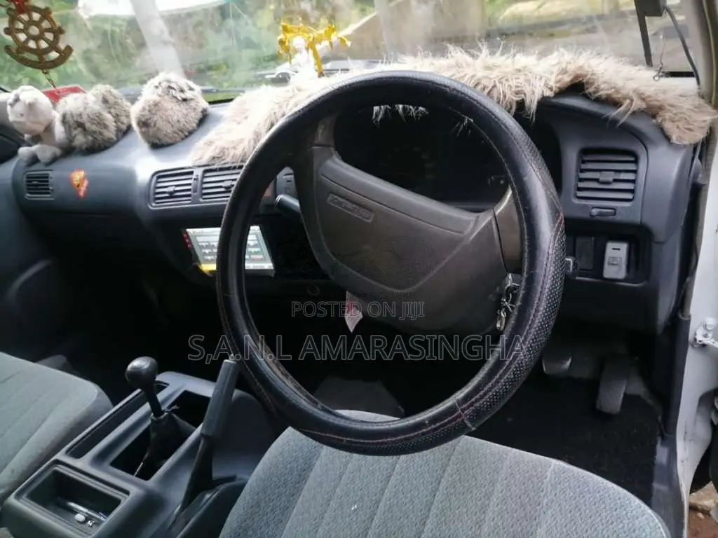 Toyota CR27 1992 Van (Used)