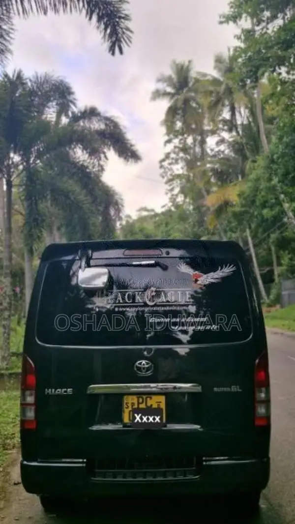 Toyota KDH 200 Super Gl 2006 Van (Used)