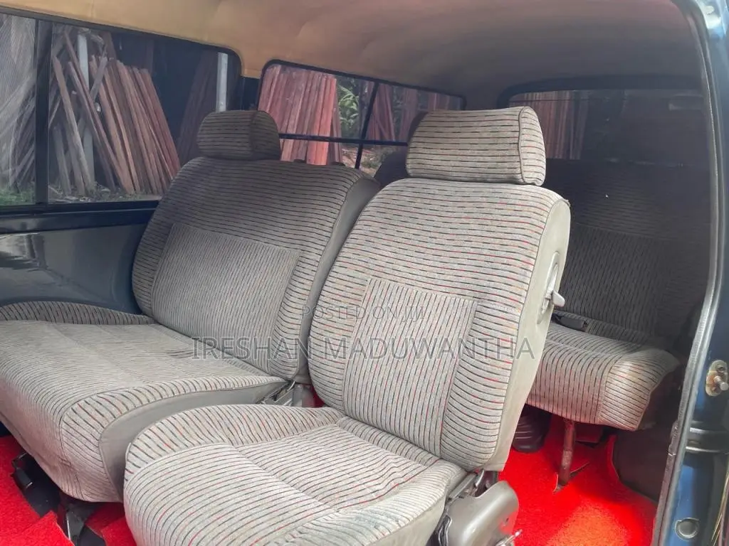 Toyota Dolphin 172 2002 Van (Used)