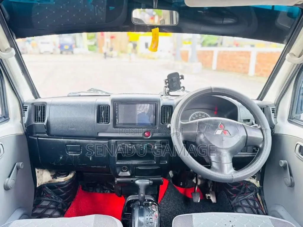 Mitsubishi MiniCab 2011 Van (Used)