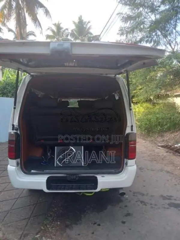 Toyota Dolphin 1995 Van (Used)