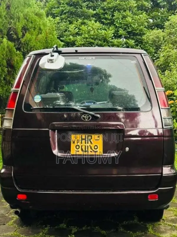 Toyota Noah 1999 Van (Used)