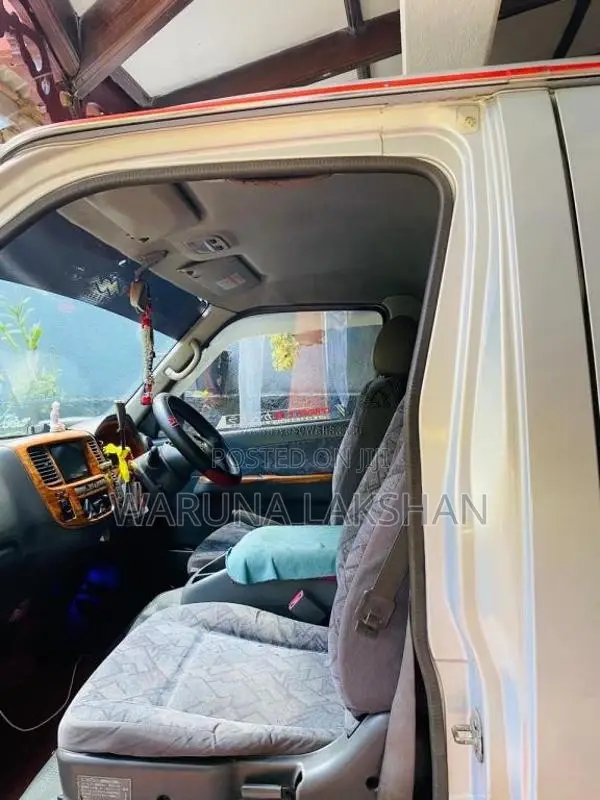 Nissan Caravan E25 2006 Van (Used)