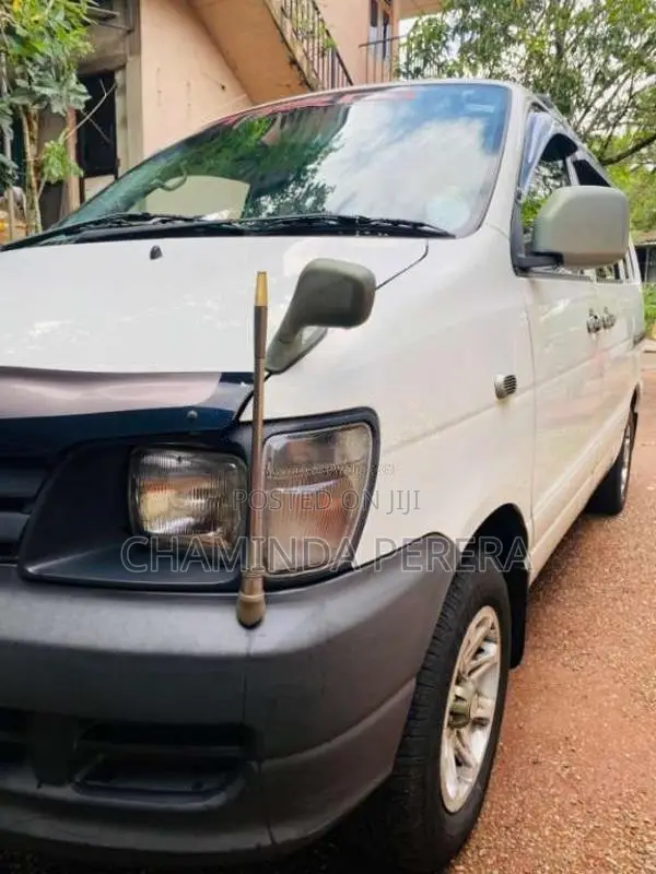 Toyota Noah 1999 Van (Used)
