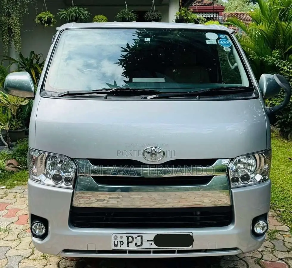 Toyota KDH 2016 Van (Used)
