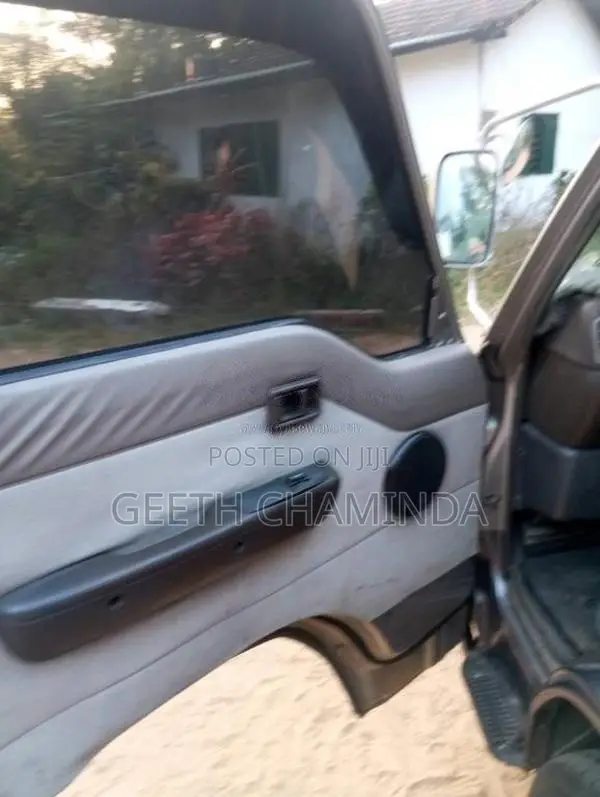 Nissan Caravan 1994 Van (Used)