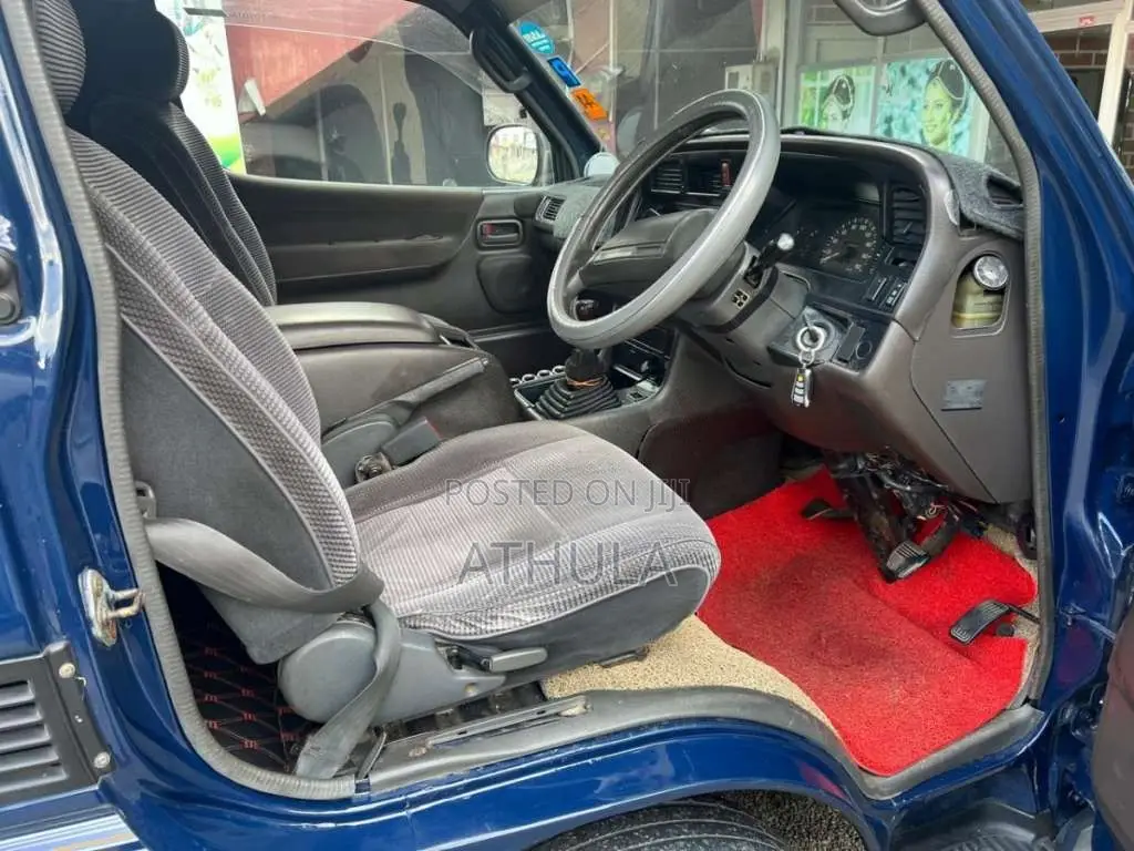 Toyota Dolphin 1994 Van (Used)