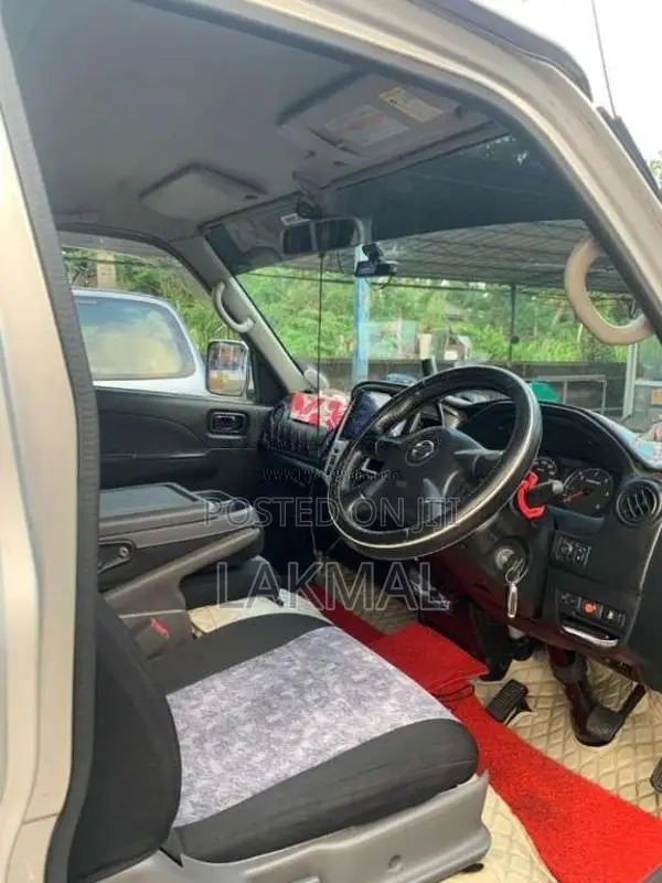 Nissan Caravan E25 2011 Van (Used)