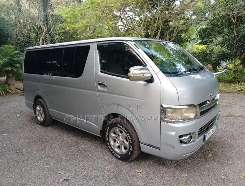 Toyota KDH 200 2004 Van (Used)