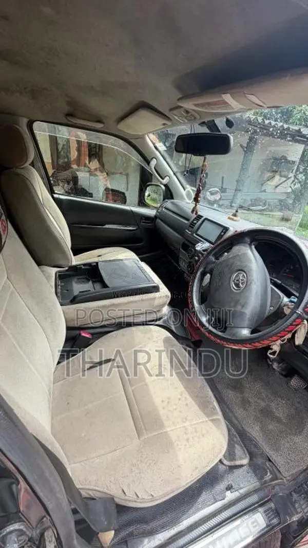 Toyota TRH 200 2016 Van (Used)