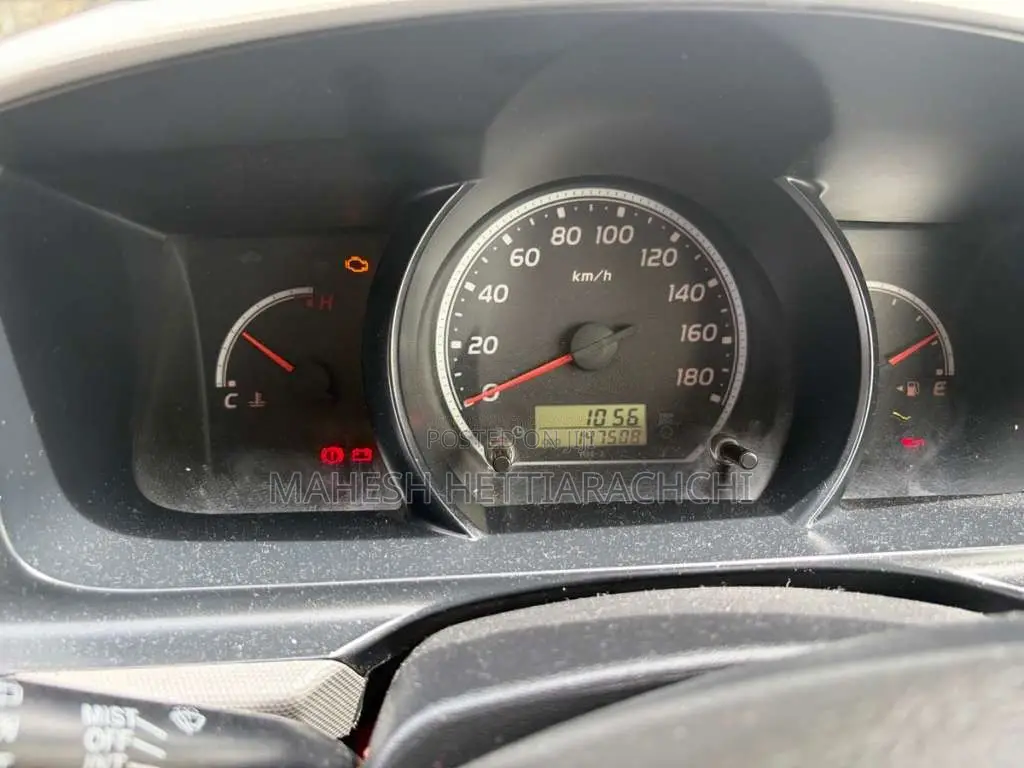 Toyota TRH 2013 Van (Used)