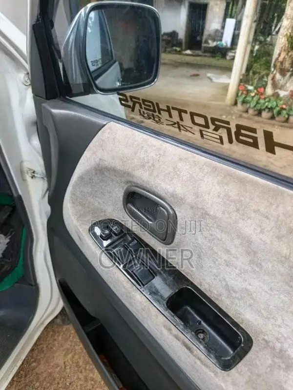 Toyota Noah Kr42 2004 Van (Used)