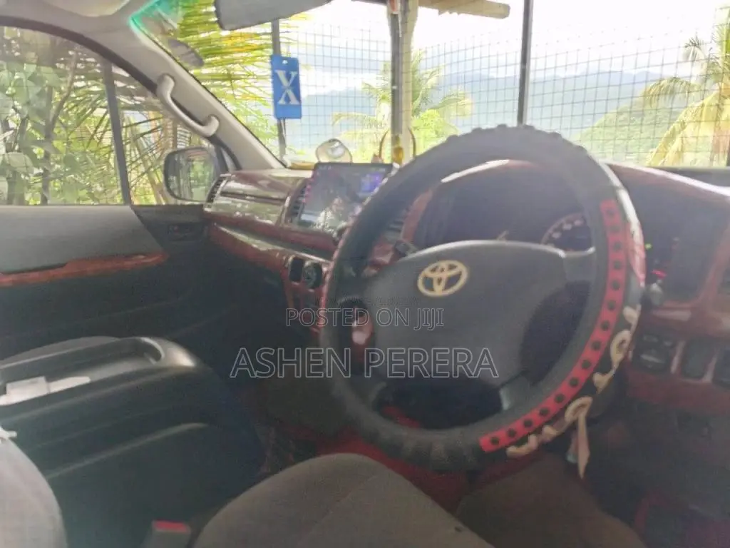 Toyota KDH 2011 Van (Used)
