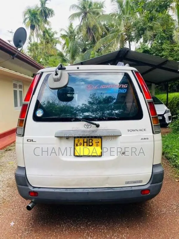 Toyota Noah 1999 Van (Used)
