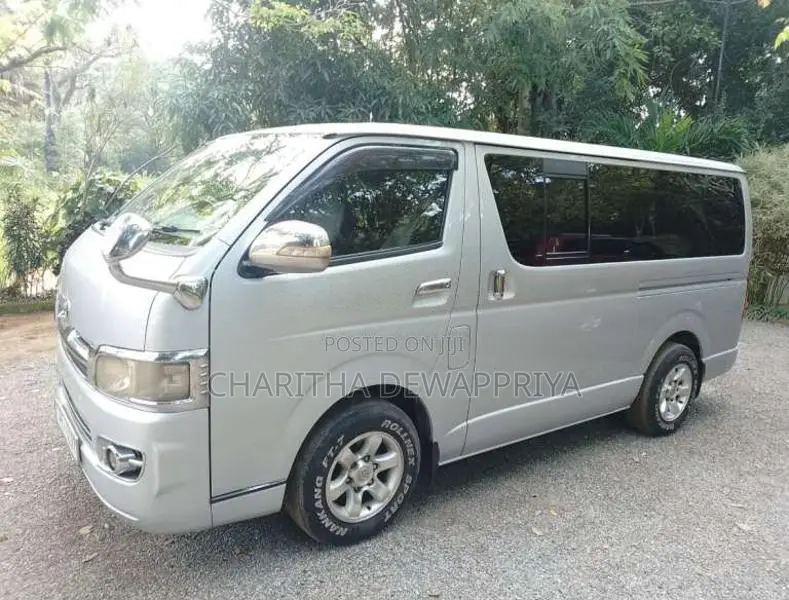 Toyota KDH 200 2004 Van (Used)