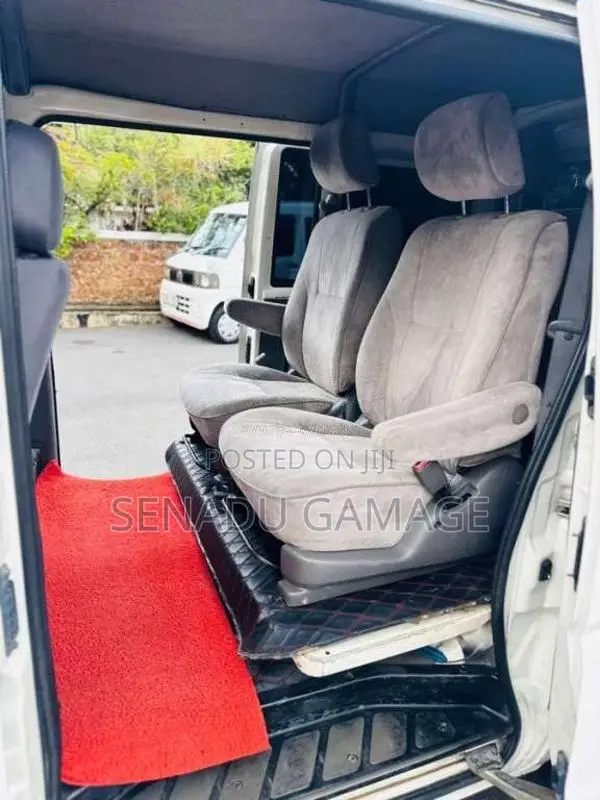 Mitsubishi MiniCab 2011 Van (Used)