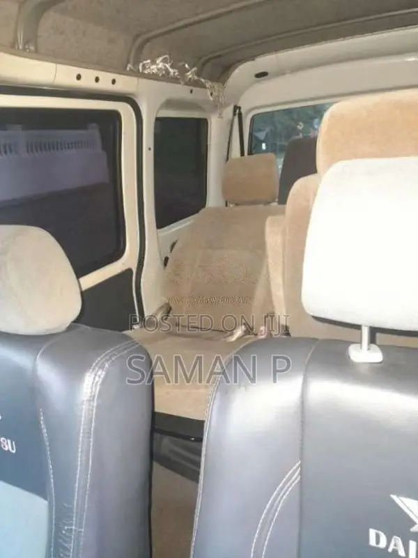 Daihatsu Hijet Cargo 2010 Van (Used)