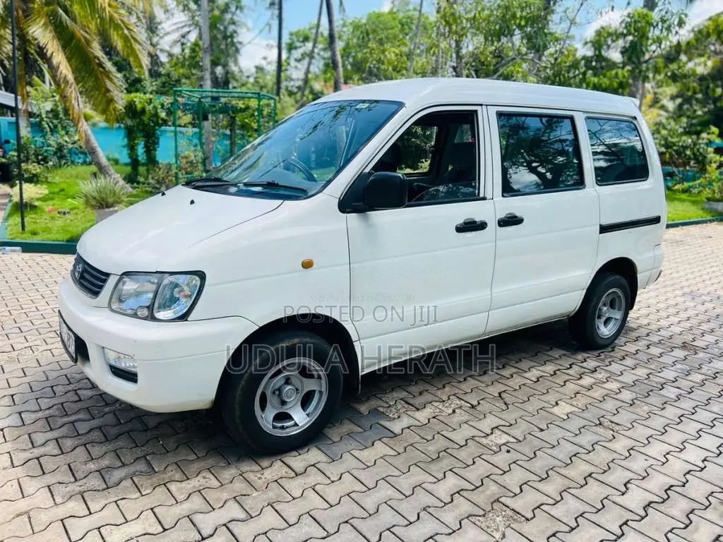 Toyota Noah 2002 Van (Used)